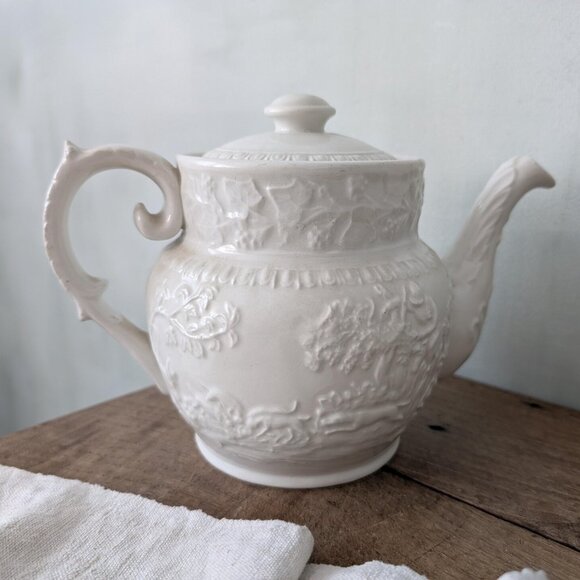 Vintage English Cream Ironstone Teapot, TG Green England Hunt Club, Equestrian - Picture 3 of 6